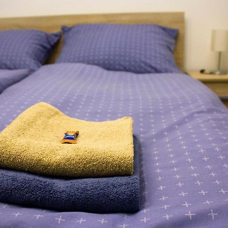Blue Apartment In Beautiful English Style Garden With Atmosphere Prag Eksteriør billede