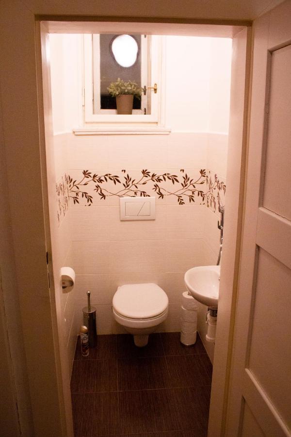 Blue Apartment In Beautiful English Style Garden With Atmosphere Prag Eksteriør billede