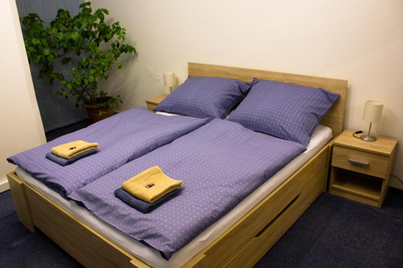 Blue Apartment In Beautiful English Style Garden With Atmosphere Prag Eksteriør billede