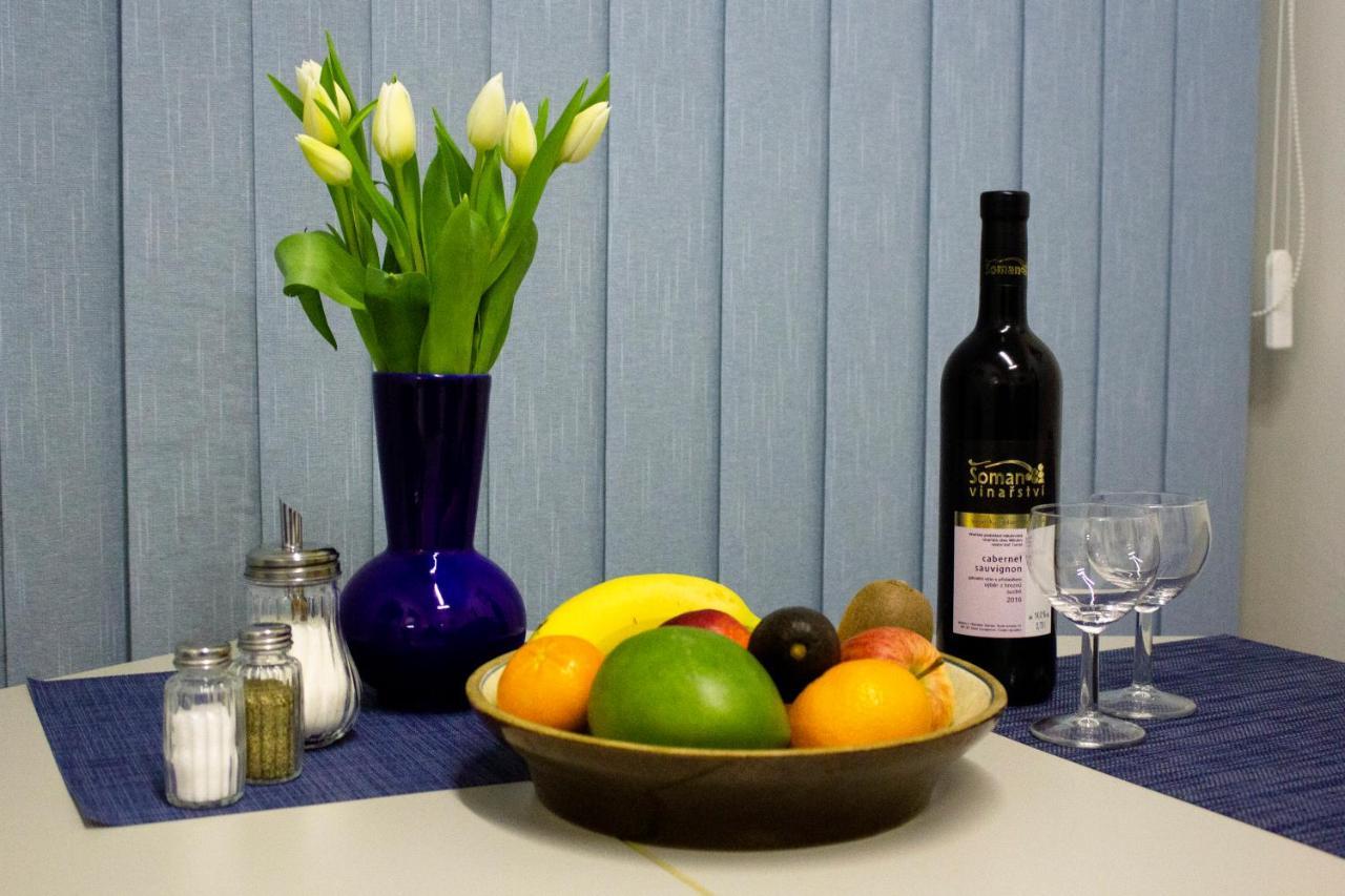 Blue Apartment In Beautiful English Style Garden With Atmosphere Prag Eksteriør billede