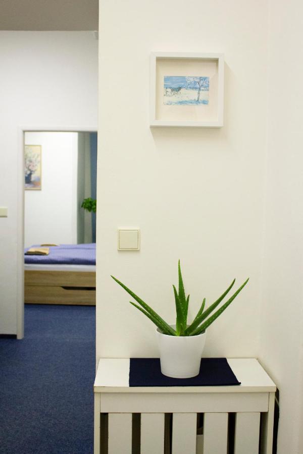 Blue Apartment In Beautiful English Style Garden With Atmosphere Prag Eksteriør billede