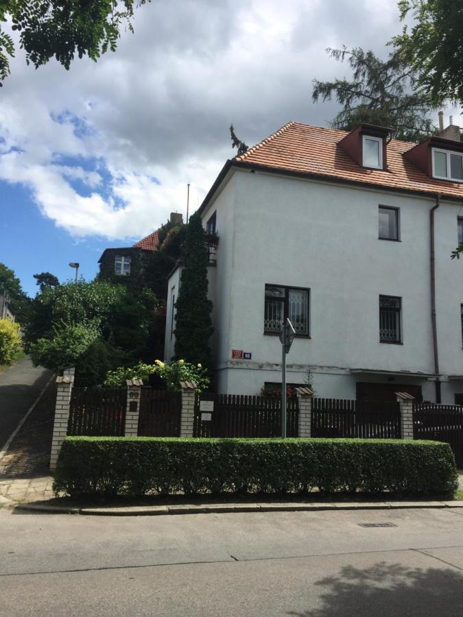 Blue Apartment In Beautiful English Style Garden With Atmosphere Prag Eksteriør billede