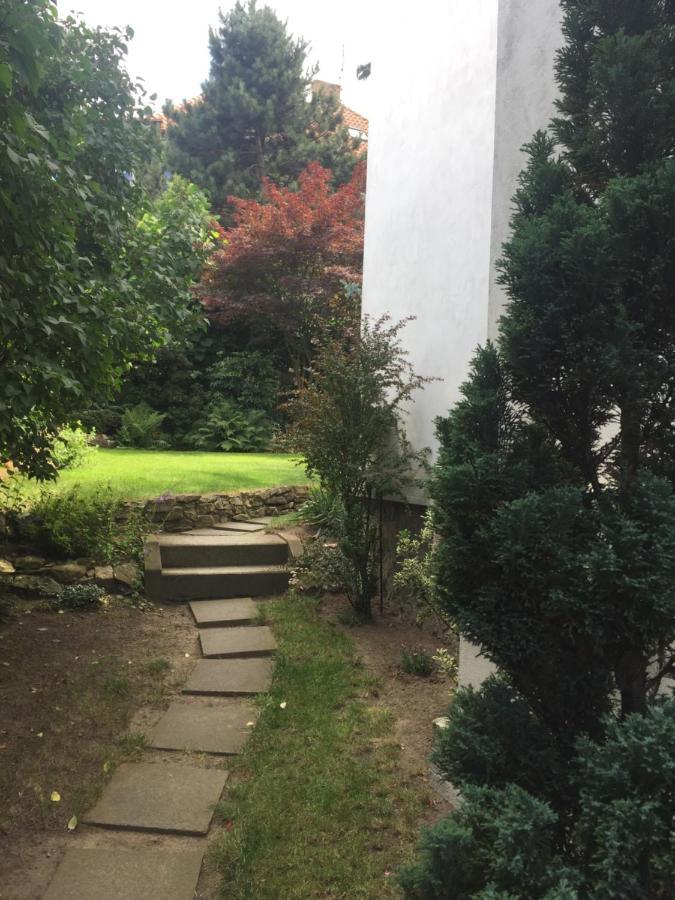 Blue Apartment In Beautiful English Style Garden With Atmosphere Prag Eksteriør billede