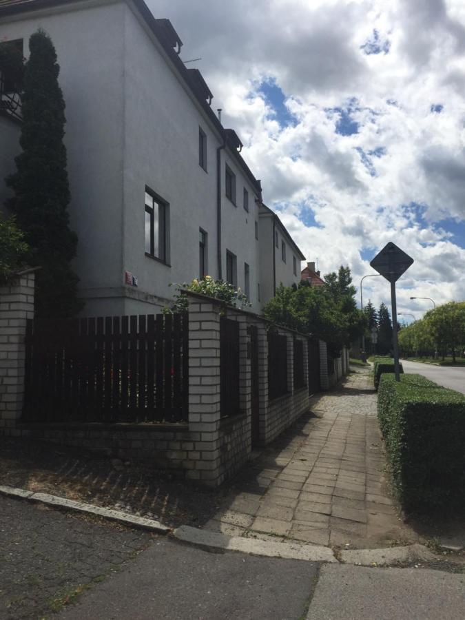 Blue Apartment In Beautiful English Style Garden With Atmosphere Prag Eksteriør billede